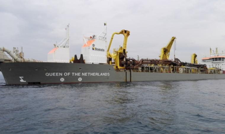 Kapal Queen Of The Netherlands yang di tangkap Kesatuan Penjaga Laut dan Pantai. (Foto:TitikNOL)