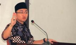 Kabid Pengawasan Disnakertrans Provinsi Banten, Al Hamidi saat memberikan keterangan kepada wartawan. (Foto: TitikNOL)