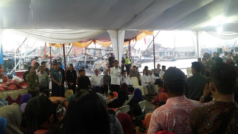 Presiden Joko Widodo saat memberikan sambutan di hadapan nelayan Karangantu, Kota Serang. (Foto:TitikNOL)