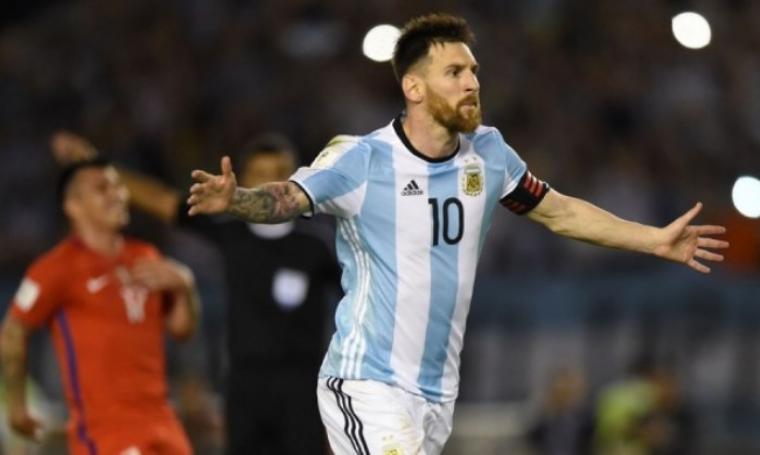 Lionel Messi lakukan selebrasi usai cetak gol melalui titik putih. (Dok: net)