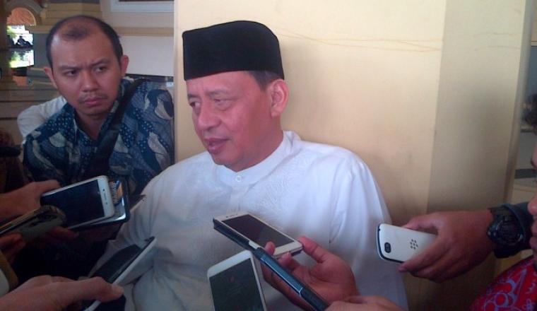 Gubernur Banten Wahidin Halim, saat diwawancarai wartawan. (Foto: TitikNOL)