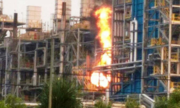 Plant Furnice 101 PT Chandra Asri Petrochemical saat terbakar (Istimewa).