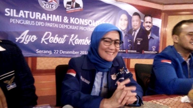 Ketua DPD Demokrat Banten Iti Octavia Jayabaya saat melakukan konsolidasi partai Demokrat di Hotel Ledian, Kota Serang. (Foto: TitikNOL)