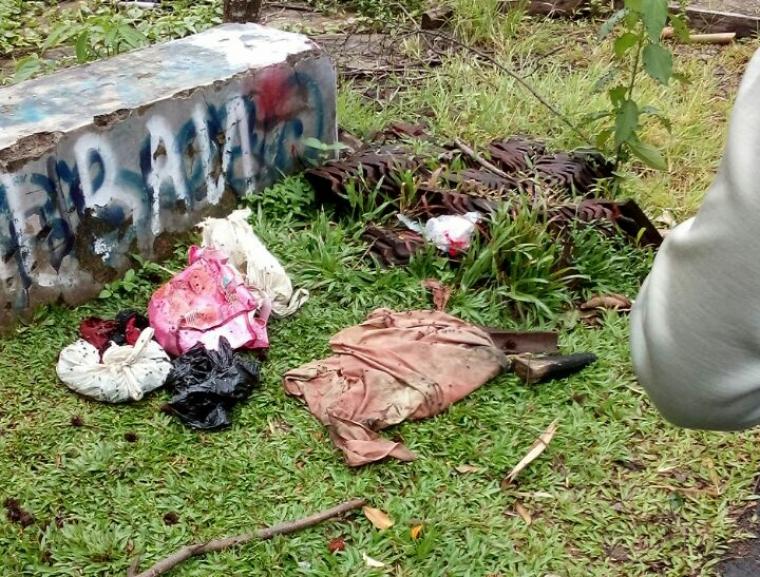Mayat bayi berjenis kelamin perempuan ditemukan di persimpangan jalan kampung di Desa Banjarsari, Kecamatan Lebakgedong. (Foto: TitikNOL)