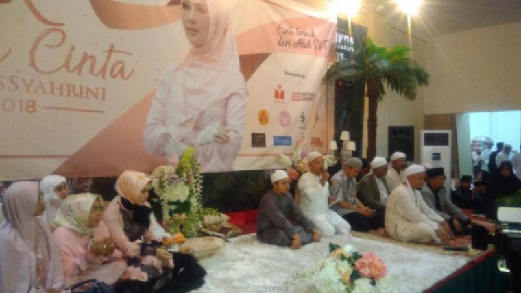 Suasana santunan anak yatim yang di selenggarakan di salah satu masjid di Bogor. (Dok: Tabloidbintang)