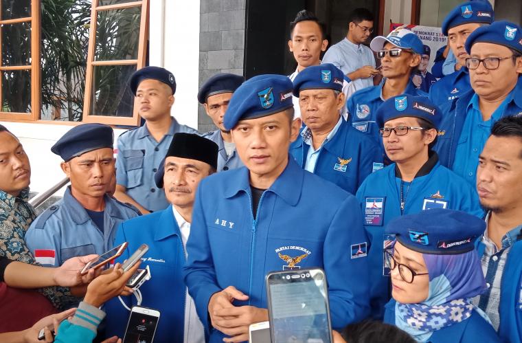 Kogasma Partai Demokrat Agus Harimurti Yudhoyono saat memberikan keterangan kepada wartawan di Cilegon. (Foto: TitikNOL)
