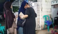 Saeni saat menyatakan tidak akan membuka warungnya selama Ramadan. (Foto: TitikNOL)