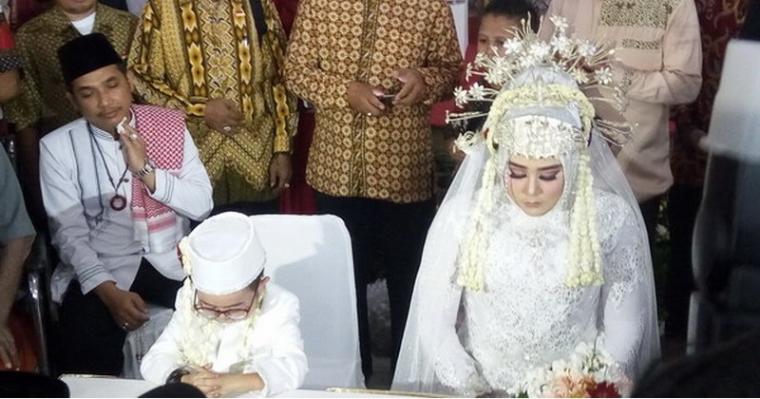 Pernikahan Daus Mini dengan Selvie Hana. (Dok: Okezone)