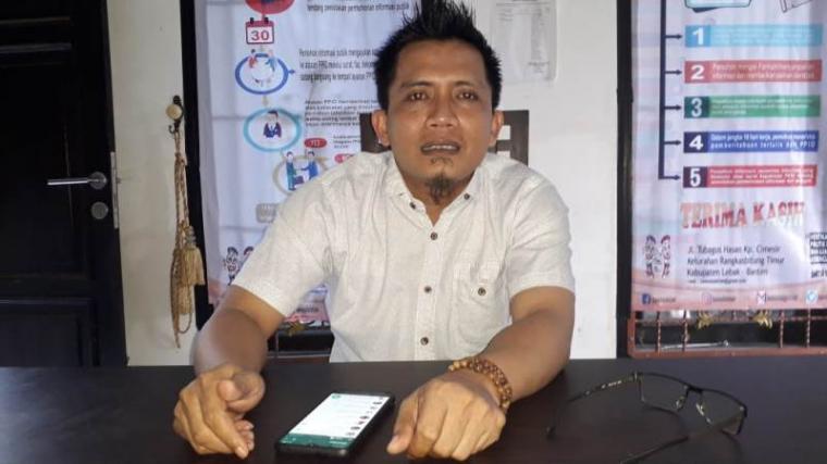 Odong Hudori ketua Bawaslu Kabupaten Lebak saat ditemui TitikNOL di kantornya. (Foto: TitikNOL)