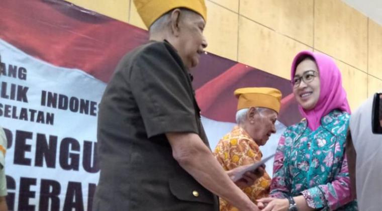 Wali Kota Tangerang Selatan Airin Rachmi Diany saat hadiri pelantikan kepengurusan DPC LVRI Tangsel ke 2019-2024 di Balaikota Tangsel, Kamis (14/3/2019). (Foto: TitikNOL)
