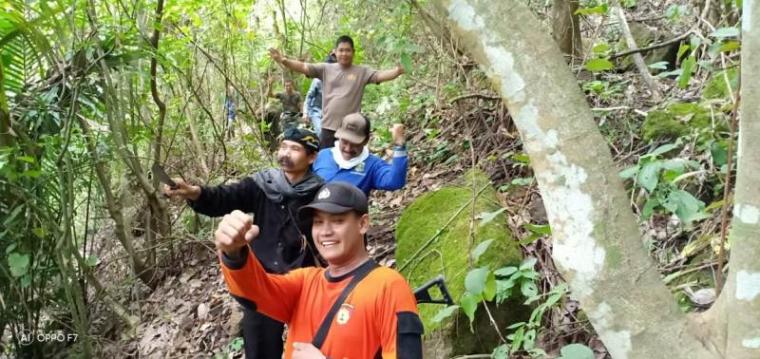 Balai Konservasi Sumber Daya Alam (BKSDA) Jawa Barat Wilayah I Serang dan Pos Militer (Posmil) dan Polsek Cilograng tengah memburu binatang buas. (Foto: TitikNOL)