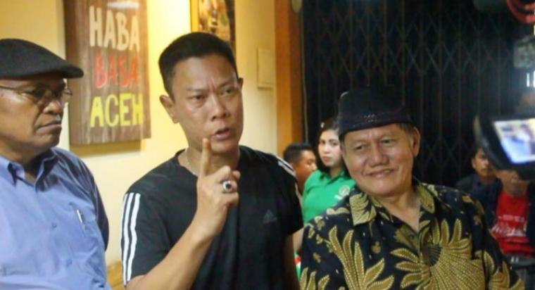 Ketua Presidium Jaringan Aktivis Reformasi 98 (JARI 98) Willy Prakarsa (Tengah). (Foto: TitikNOL)