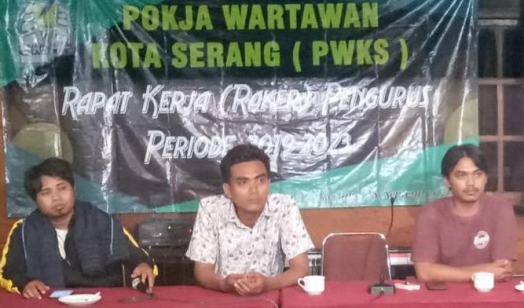 Rapat kerja (Raker) Pengurus dan anggota Pokja Wartawan Kota Serang (PWKS) periode 2019-2023. (Foto: TitikNOL)