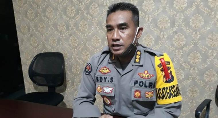 Kabid Humas Polda Banten Kombes Pol Edy Sumardi saat ditemui di ruangan kerjanya. (Foto: TitikNOL)