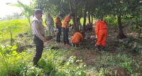 Tersangka beserta barangbukti narkoba jenis sabu yang diamankan Badan Narkotika Nasional Provinsi (BNNP) Banten. (Foto: TitikNOL)