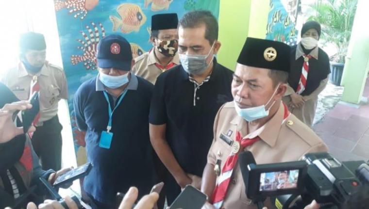 Wali Kota Serang Syafrudin usai mengecek simulasi belajar tatap muka di SDN 2 Kota Serang. (Foto: TitikNOL)