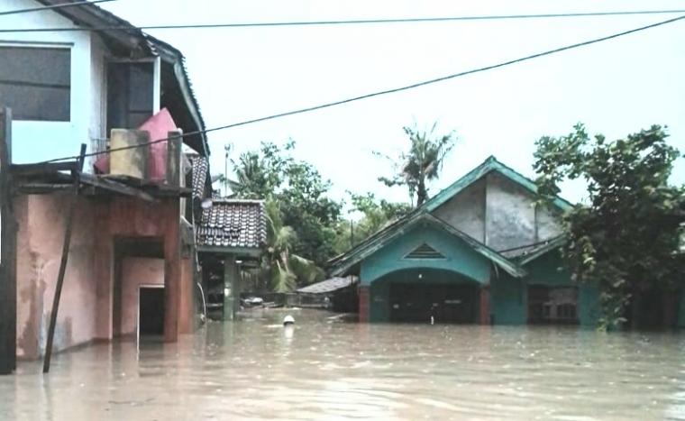 Kondisi banjir di Kubangsari, Kecamatan Ciwandan, Kota Cilegon. (Foto: TitikNOL)