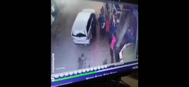 Rekaman CCTV Seorang pria yang mengaku oknum anggota Polda Banten mengancam warga yang tengah mengisi bahan bakar di salah satu SPBU di Lebak, Banten. (Foto: Istimewa)
