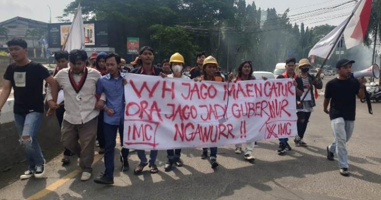 Mahasiswa demo mengencam sikap arogansi Gubernur Banten Wahidin Halim. (Foto: TitikNOL)
