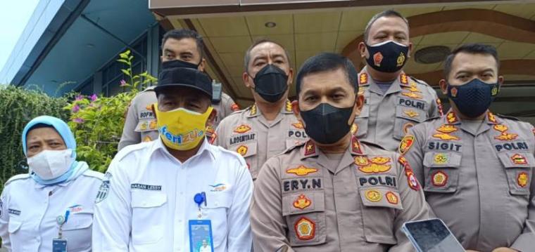 Wakapolda Banten Brigjen Pol Ery Nursatari saat memberikan keterangan kepada wartawan di Pelabuhan Merak. (Foto: TitikNOL)