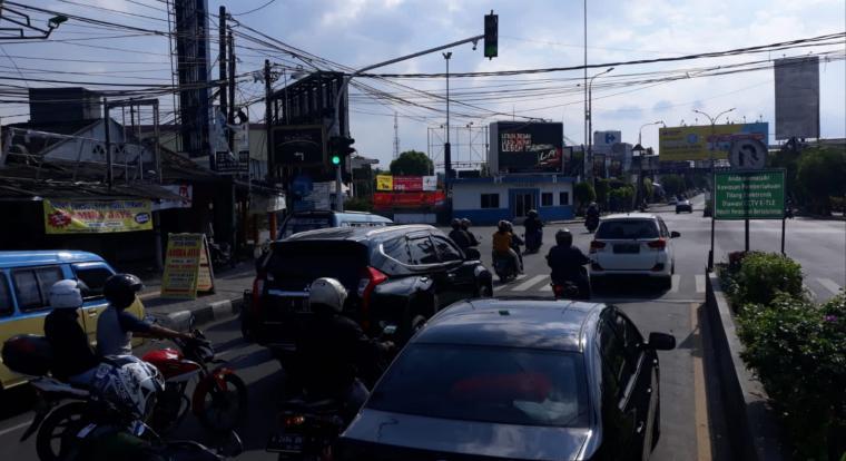 Suasana lalulintas di Perempatan Ciceri Kota Serang, Banten. (Foto: TitikNOL)