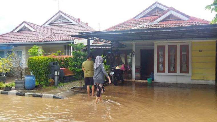 Rumah Wali Kota Cilegon yang terendam banjir.(Foto: TitikNOL)
