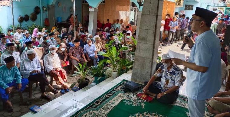 Reses II Tahun 2022 Anggota DPRD Cilegon Fraksi Demokrat Rahmatullah di kediaman orang tuannya di Lingkungan Leuweung Sawo, Kelurahan Kotabumi, Kecamatan Purwakarta. (Foto: TitikNOL)