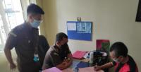 Pelaksanaan swab dilakukan petugas dari Dinas Kesehatan (Dinkes) Provinsi Banten di ruang GSG DPRD Banten. (Foto: TitikNOL)