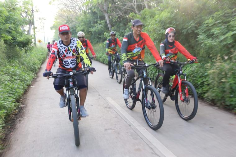 Pesepeda saat goes dalam memperingati hari Bhayangkara ke-76 (istimewa)