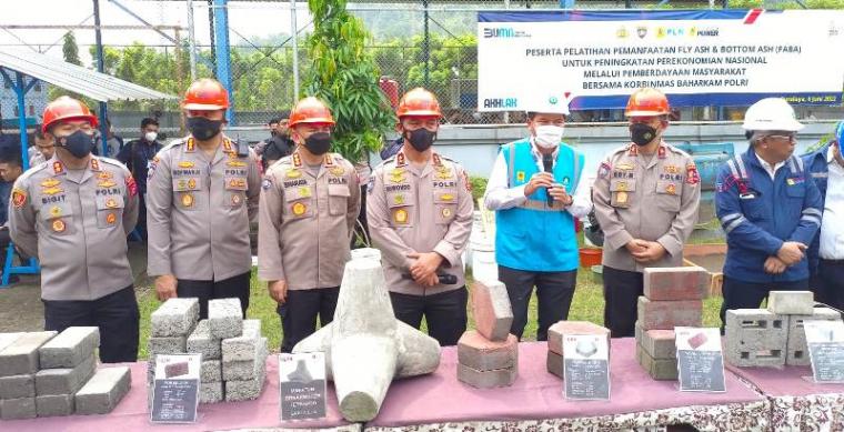 Konferensi pers terkait pelatihan pemanfaatan limbah Batu bara PLTU Suralaya. (Foto: TitikNOL)