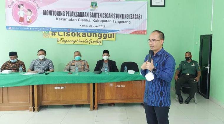 Ketua Komisi V DPRD Banten, Yeremia Mendrofa saat monitoring pencegahan stunting di Kecamatan Cisoka. (Foto: TitikNOL)