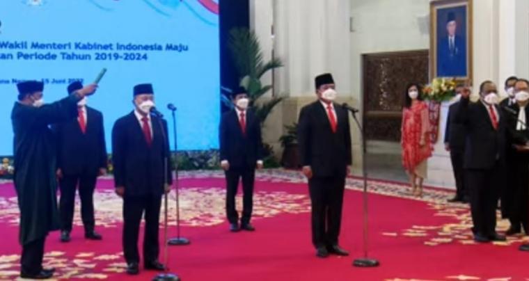 2 Menteri dan 3 Wamen saat disumpah jabatan (YouTube/Sekretariat Presiden)