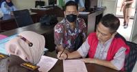 penandatanganan prasati oleh Kapolda Banten Irjen Pol Rudi Heriyanto. (Foto: TitikNOL)