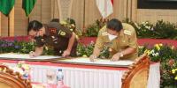 Ketua DPD Golkar Cilegon, Ratu Ati Marliati saat melantikan PK Citangkil dan Ciwandan (TitikNOL)