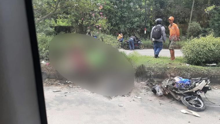 Korban kecelakaan maut tergelatak di Jalan Lingkar Selatan Cilegon. (Istimewa).