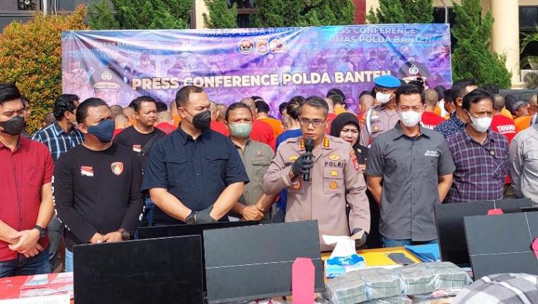 Polda Banten saat ungkap kasus judi online. (Foto: TitikNOL)