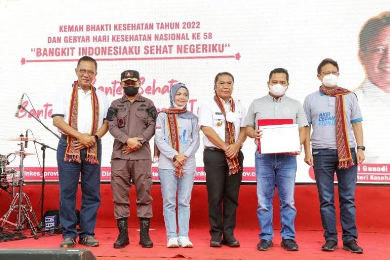 Foto bersama Menkes Budi Gunadi (kanan) dan Forkopimda Banten. (Foto: TitikNOL)