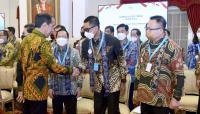 Presiden Jokowi saat berikan bonus kepada atlet peraih medali di SEA Games (istimewa)