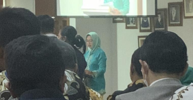 Balon Gubernur Banten Airin Rachmi Diany saat ujian disertasi di Unpad Bandung (Foto: Ist)