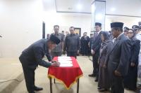 Bakal calon Wali Kota Serang Ranta Soeharta saat mengembalikan formulir pendaftaran ke DPW NasDem Provinsi Banten. (Dok: TitikNOL)