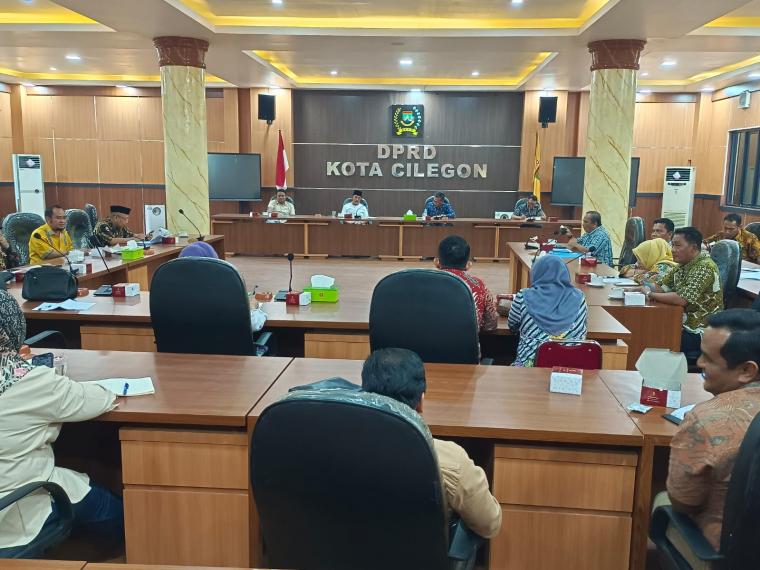 Suasana Rapat Dengar Pendapat (RDP) dengan sejumlah Organisasi Perangkat Daerah (OPD) mitra komisi. (Foto: TitikNOL)