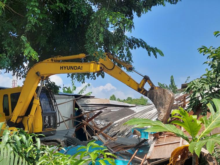 Tempat hiburan malam di Kalodran, Kota Serang saat dibongkar Pemkot (Foto: TitikNOL)