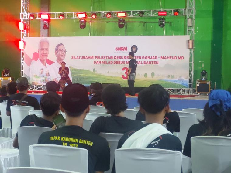 Ratusan orang yang berasal dari 25 perguruan silat saat berkumpul di GOR Stadion Maulana Yusuf. (Foto: TitikNOL)