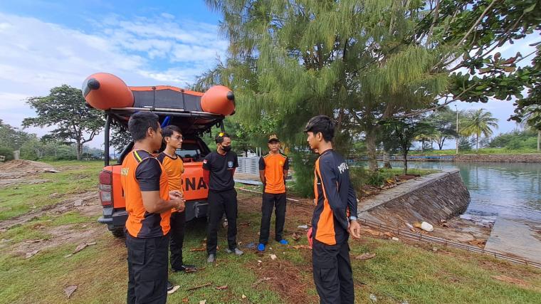 Tim SAR saat melakukan pencarian nelayan yang hilang di perairan Carita, Pandeglang (Foto: dok.Basarnas Banten)