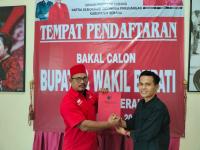 Golkar resmi deklarasikan pasangan WH-Andika untuk maju di Pilgub Banten periode 2017-2022 di Lapangan Tembong Jaya, Cipocok, Kota Serang, Kamis (22/9/2016). (Foto: TitikNOL)