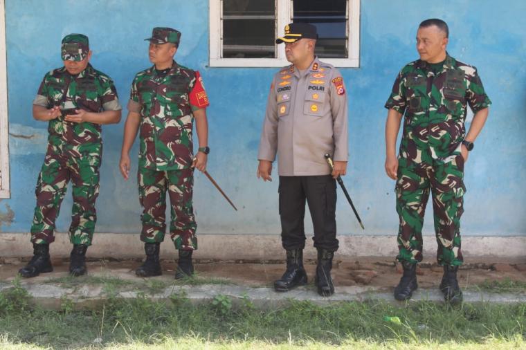 Kapolres Serang AKBP Candra Sasongko saat melakukan pengawalan Wapres Maruf Amin. (Foto: TitikNOL)