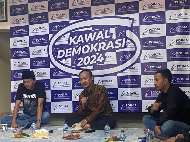 Suasana diskusi tentang pemindahan RKUD 8 daerah ke Bank Banten yang digagas Pokja Wartawan Harian dan Elektronik Banten (Foto: dok. Pokja)