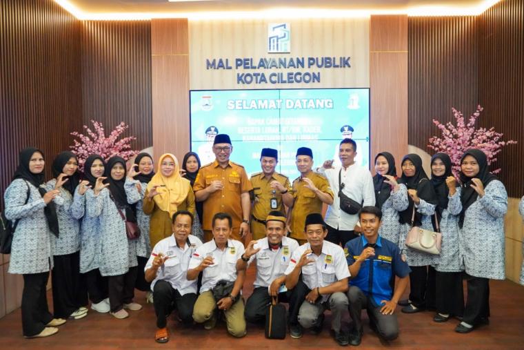 Wali Kota Cilegon Helldy Agustian Ketua RT dan RW mengikuti sosialisasi Mal Pelayanan Publik (MPP) Kota Cilegon, Senin, 22 April 2024.