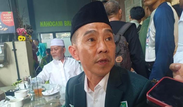 Sekretaris DPW PKB Banten, Umar Barmawi saat memberikan keterangan kepada wartawan. (Foto: TitikNOL)