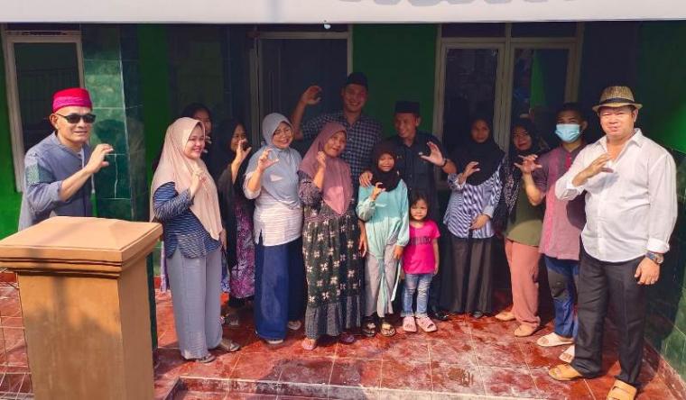 Serah terima rumah milik anak yatim piatu yang direnovasi. (Foto: TitikNOL)